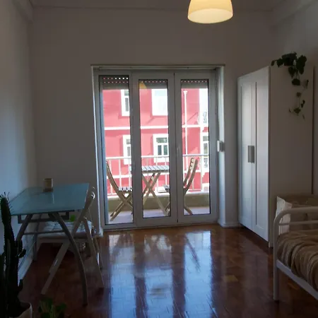 Modern Suites - Floor Homestay Lisbon